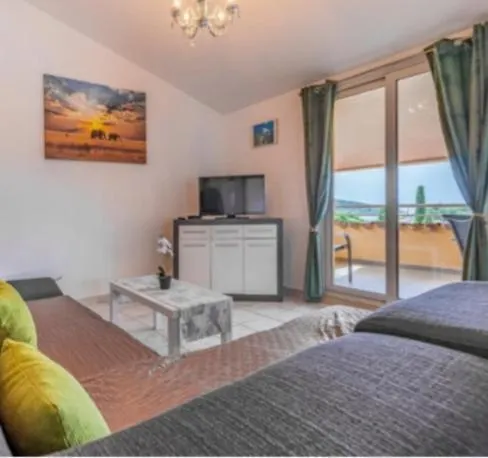 Regina 1 Apartment Banjole Croatia